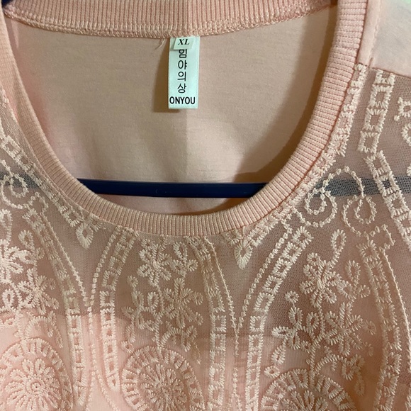 Women embroidery top - Picture 3 of 3